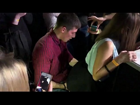 ❤️ Echte seks yn in Russyske nachtclub. 18-jierrich Russysk famke yn 'e anus en fagina neukt yn in nachtclub ❤️❌ Porno fb by porno fy.sexvideogif.ru ﹏